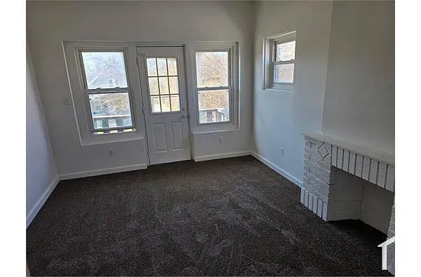 Building Photo - 3629 E 149th St #3