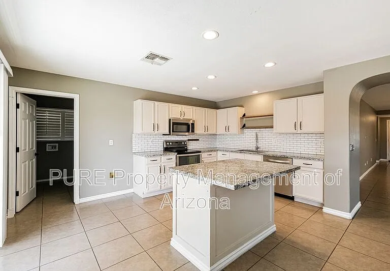 13857 W Ironwood St — Photo 10