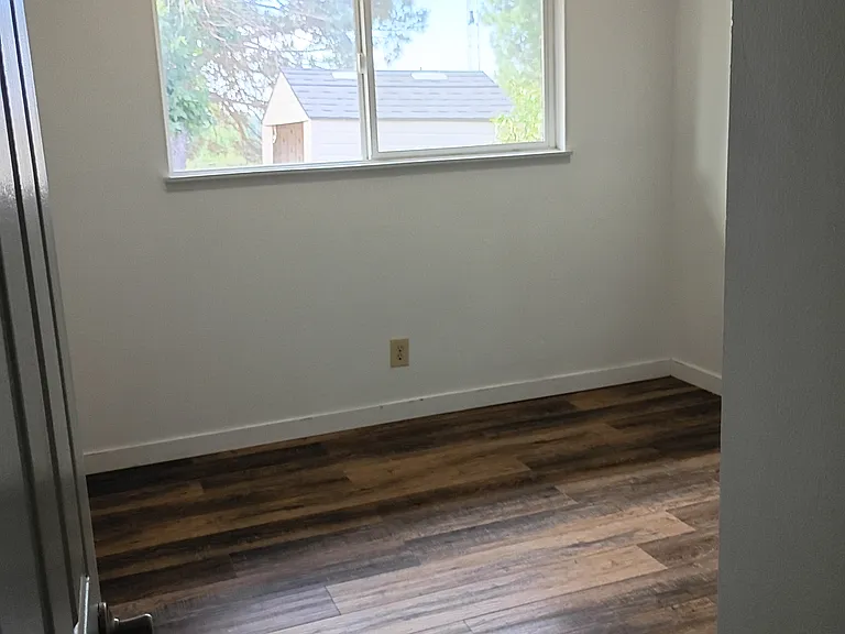528 Delta St — Photo 18