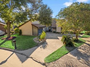 6003 Long Leaf Dr, Houston, TX 77088