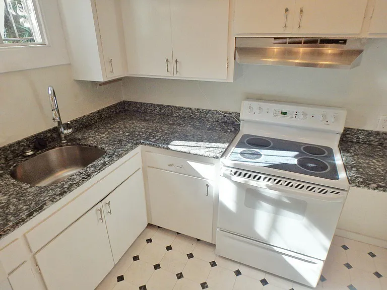 1809 Broadway #3 — Photo 6