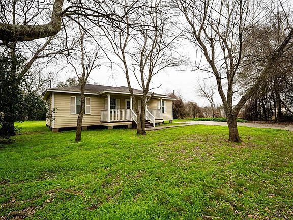 3rd image of 124 Menke St