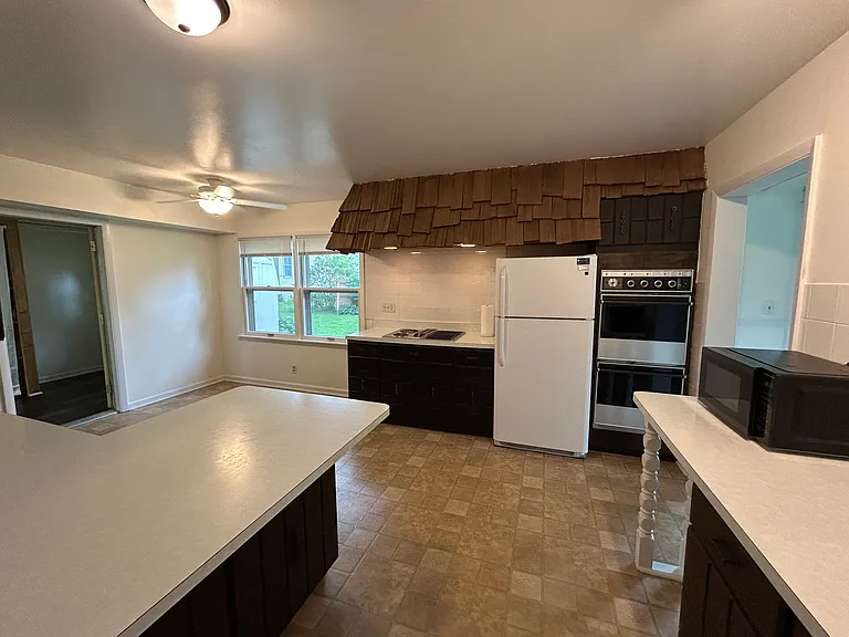637 W Main St — Photo 5