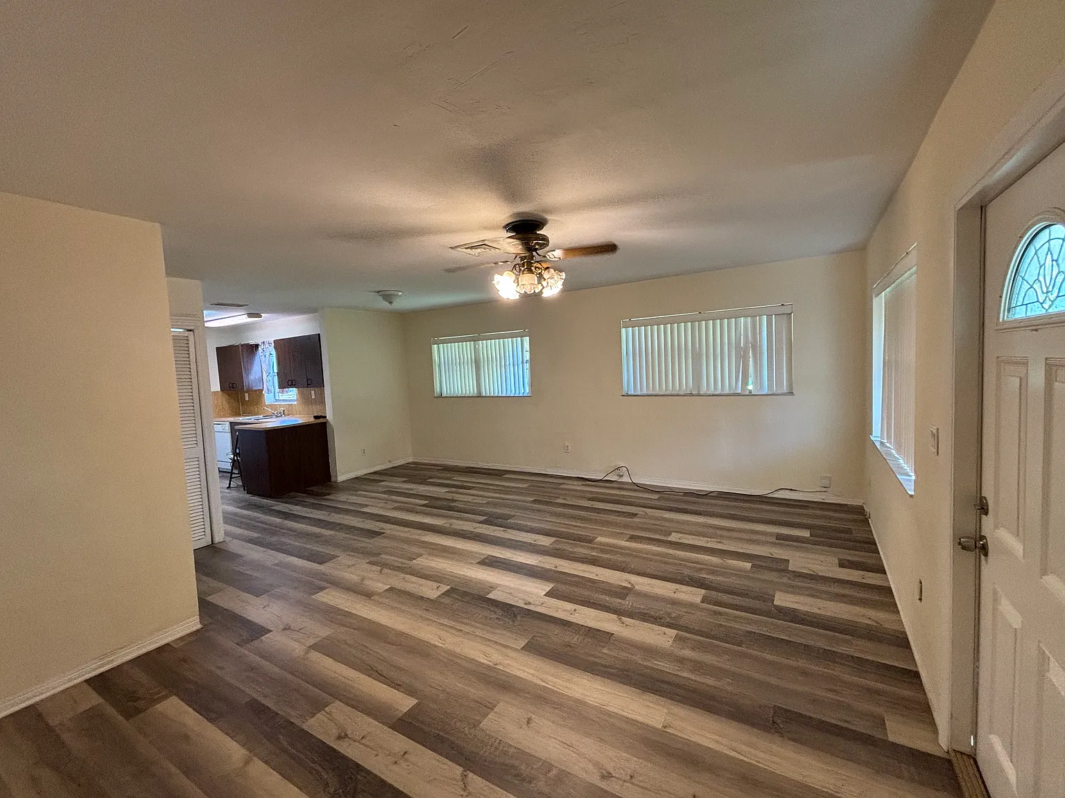 2 bed, 1000 sqft, $2,300 — Photo 1