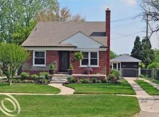 1562 Sheffield Rd, Birmingham, MI 48009