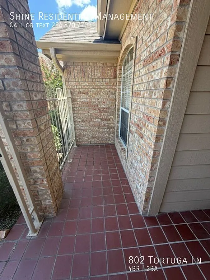 Convenience and style combine to create this spacious home ideally set on a corner lot in a great... — Photo 4