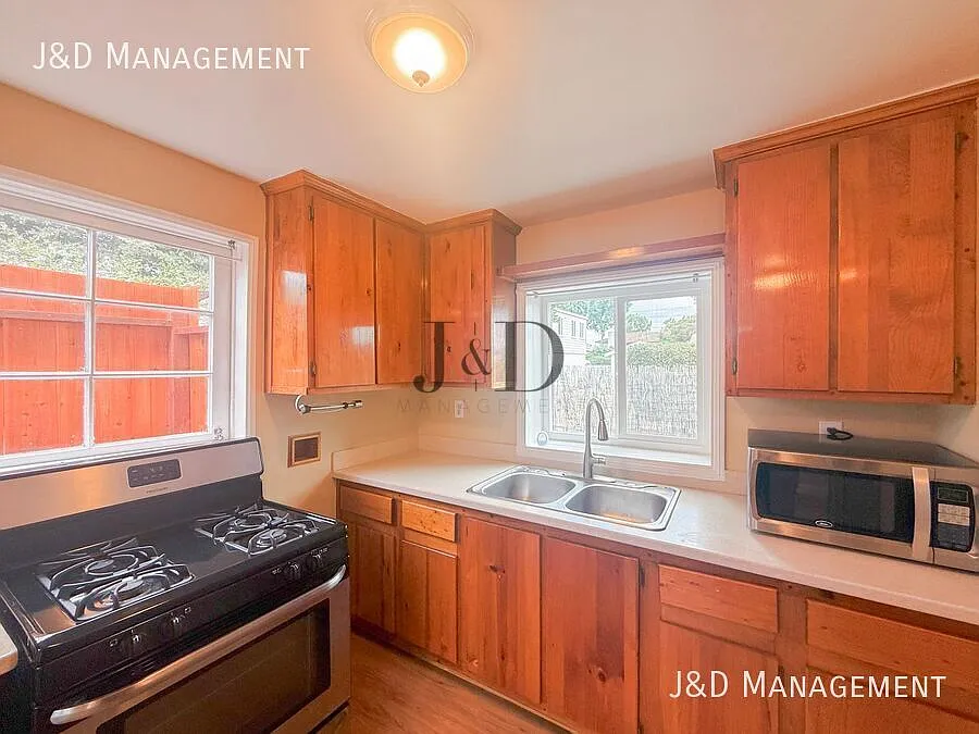 2 weeks free Move-in Special Charming 1 Bedroom with Private Yard & Parking in the Heart of Chula... — Photo 4