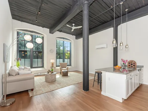 55 Sterling St #104, Clinton, MA 01510