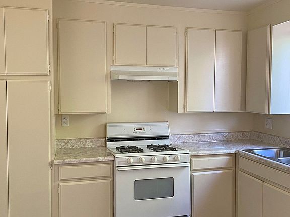 4th image of 1540 N Laurel Ave W #27