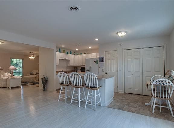 4th image of 222 Plantation Ct