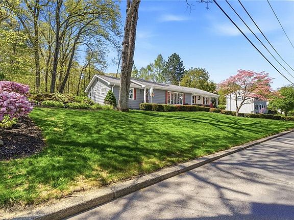 3rd image of 7 Meadowbrook Rd