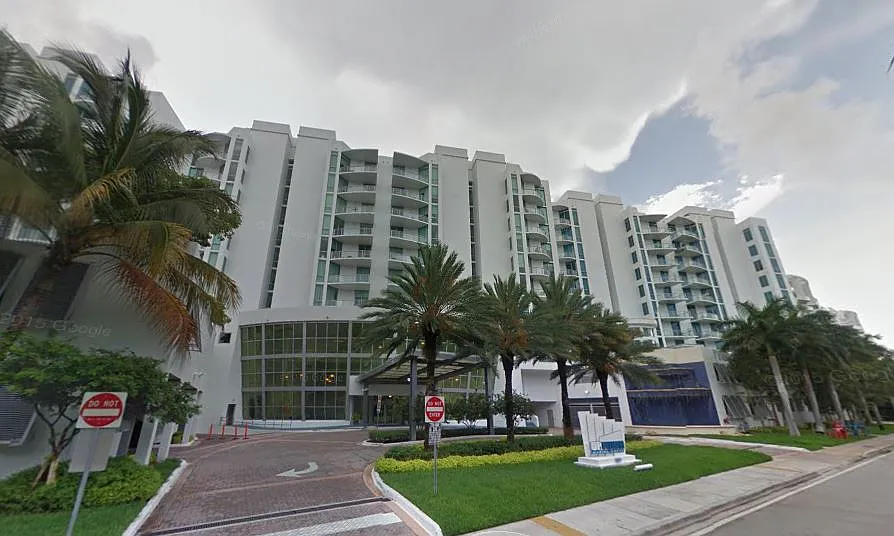 Photo 1 of 7 - 3029 188th St #420 - Aventura, FL Primary Photo - 3029 188th St #420