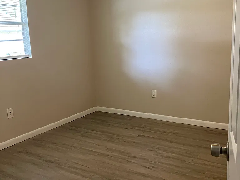 102-106 N Jasper St #110-A — Photo 13