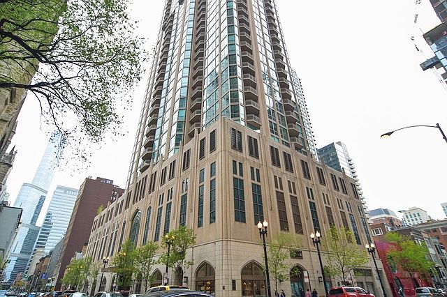 1st image of 21 E Huron St APT 1804