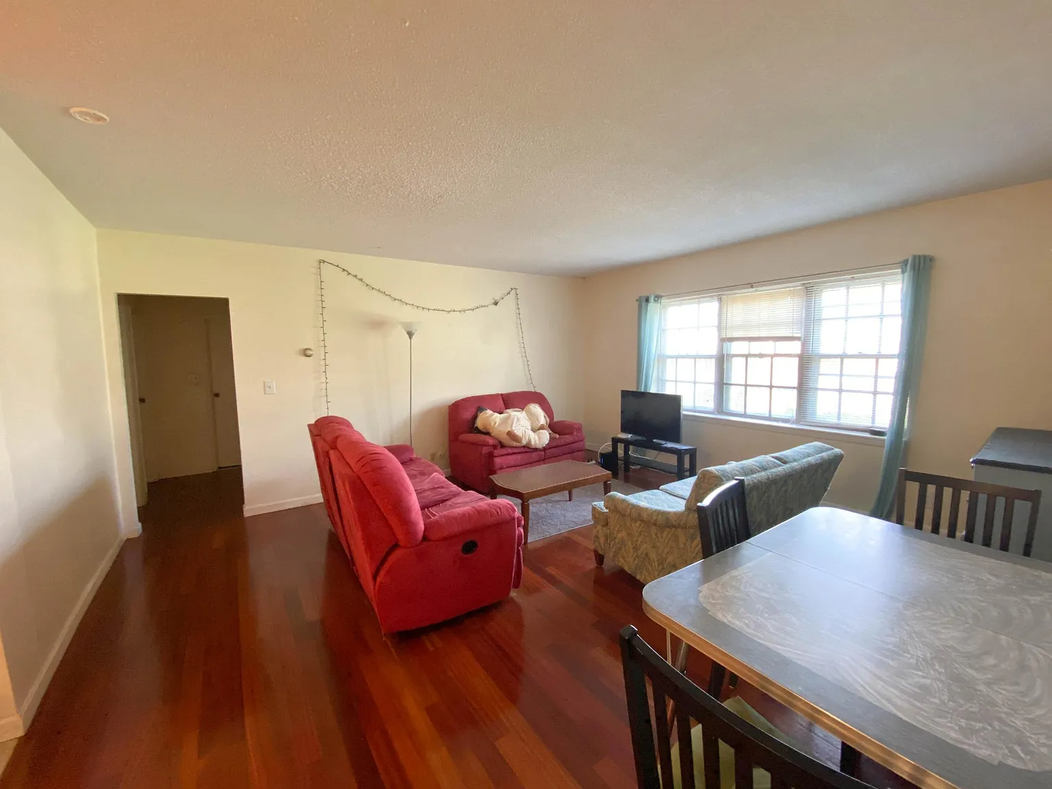 3 bed, 1055 sqft, $3,450 — Photo 1
