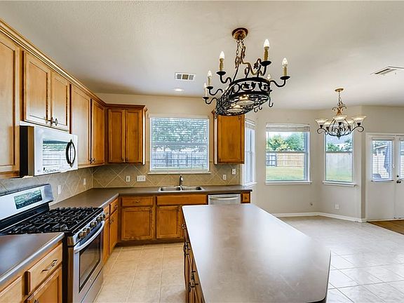 4th image of 408 Ambrose Dr