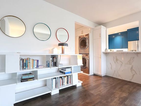 2nd image of 937 5th St APT 6