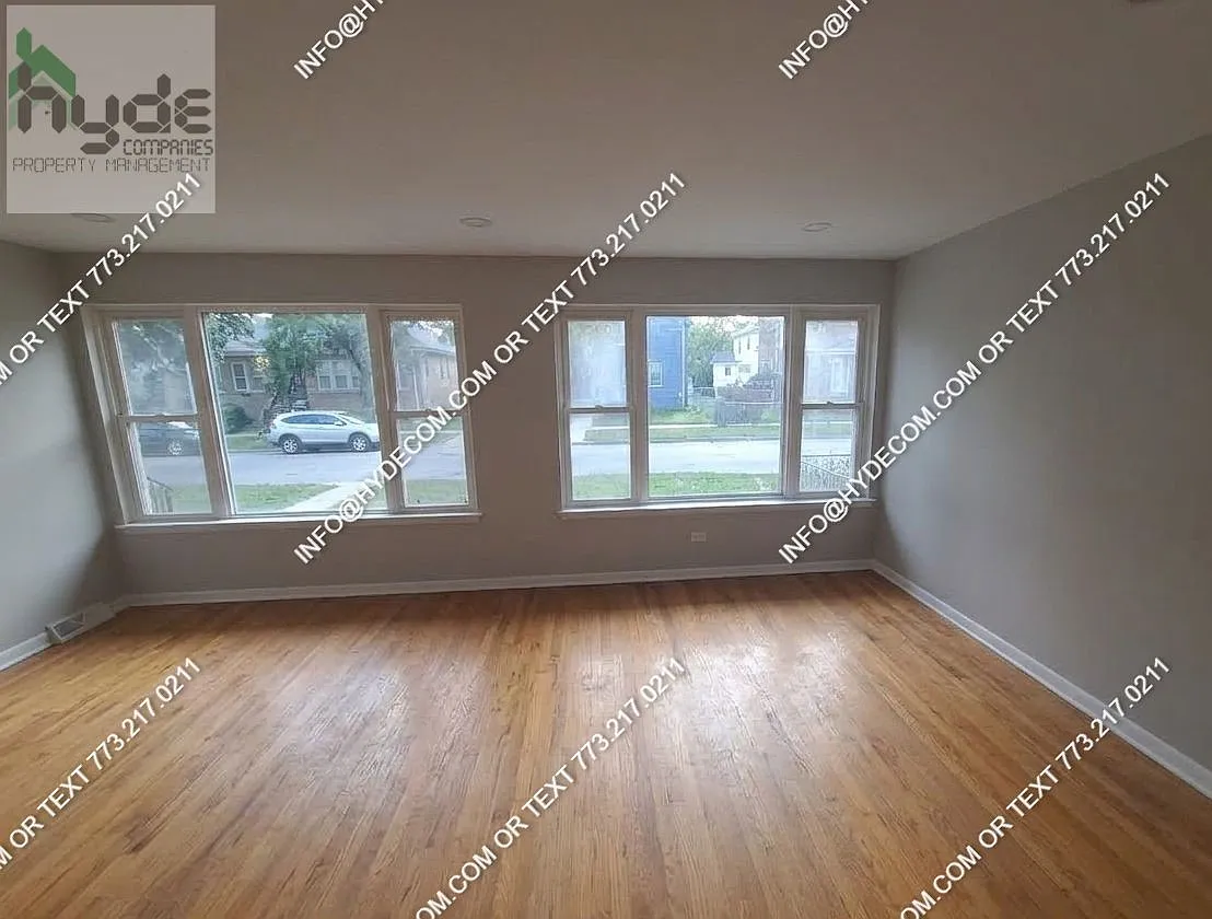 8922 South Lowe Avenue - 1 — Photo 2
