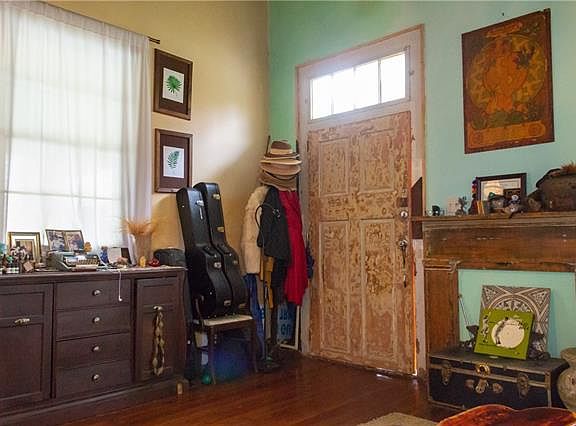 4th image of 323 Tricou St
