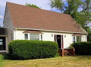 8 Deerfield Rd, Attleboro, MA 02703