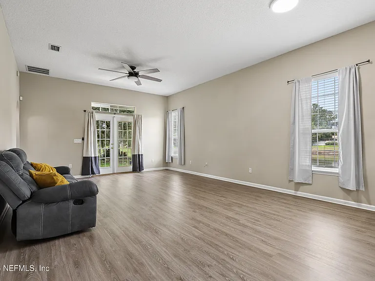 11242 Panther Creek Pkwy — Photo 16