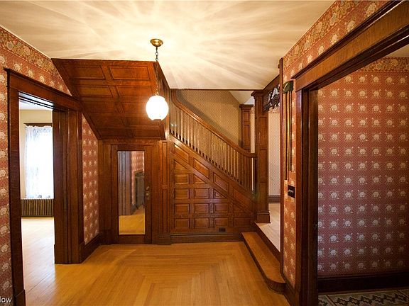 5th image of 130 Highland Ave