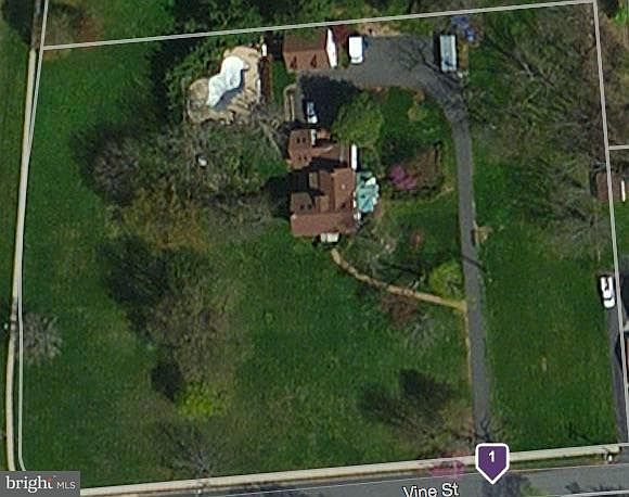 2nd image of 920 Vine St
