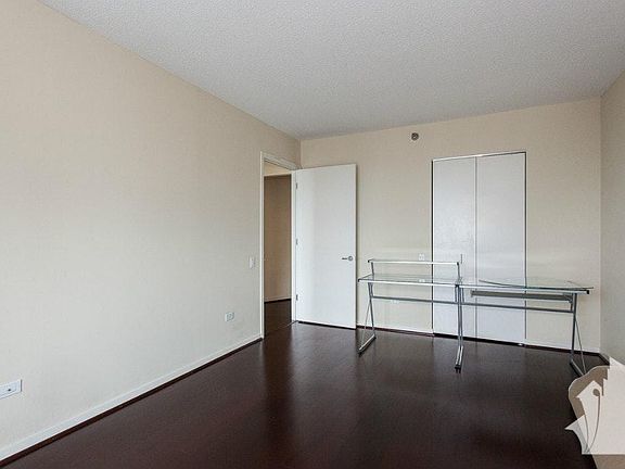 4th image of 402 N La Salle Dr #2810