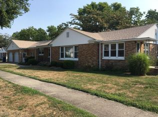 301 E 3rd St, Flora, IL 62839