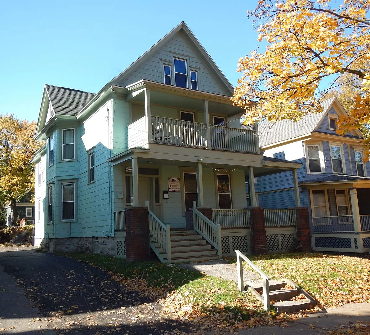 450 Westcott Apt 1 - Avail 8/1/2027 - Close to Shops, Eateries and Buses — Photo 4