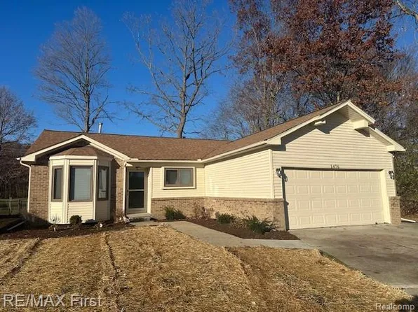 1476 Fairfax Dr, Canton, MI 48188