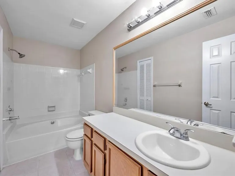2124 Fletchers Point Cir — Photo 10