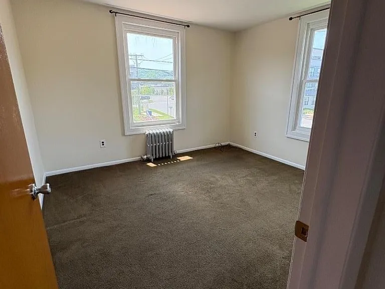 370 Main St — Photo 11
