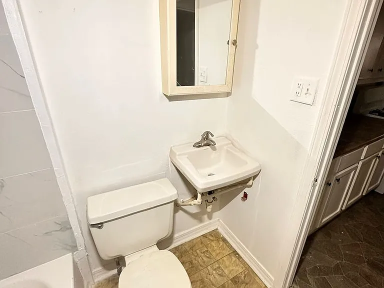 2401 Franklin St — Photo 18
