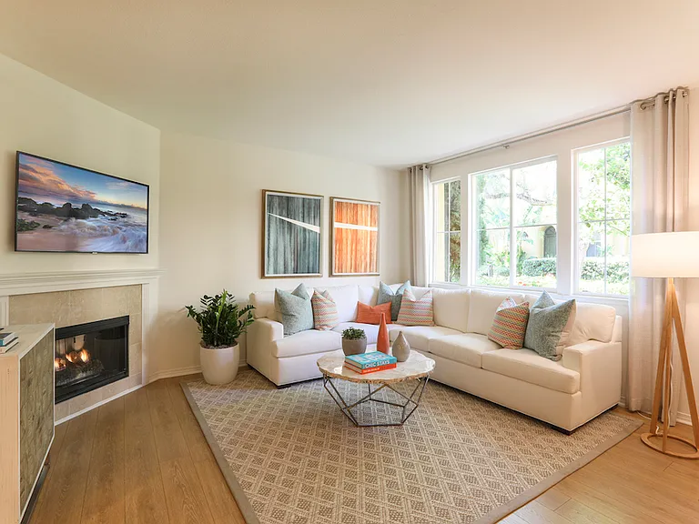 Newport Bluffs Apartment Village — Photo 2