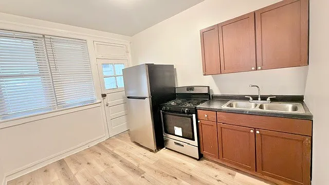 3 bed, 1.0 bath, 1200 sqft, $1,535 — Photo 4