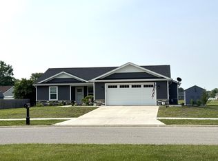 925 6th Ave NW, Demotte, IN 46310