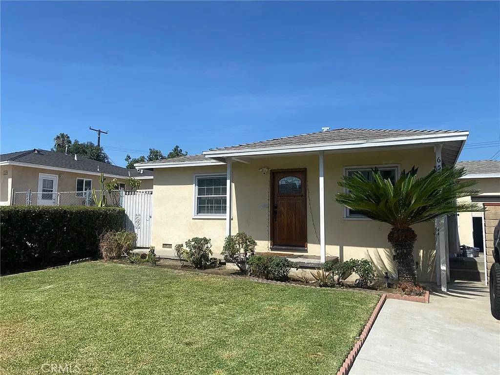 3 bed, 930 sqft, $3,000 — Photo 2