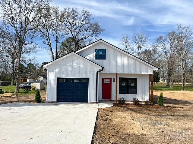 1st image of 1635 SE Bolte Rd