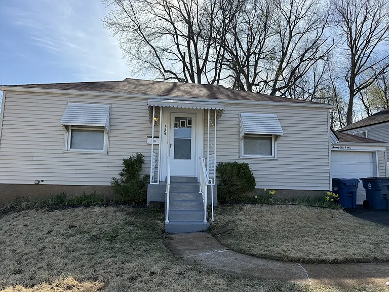 7409 Sharon Dr — Photo 1