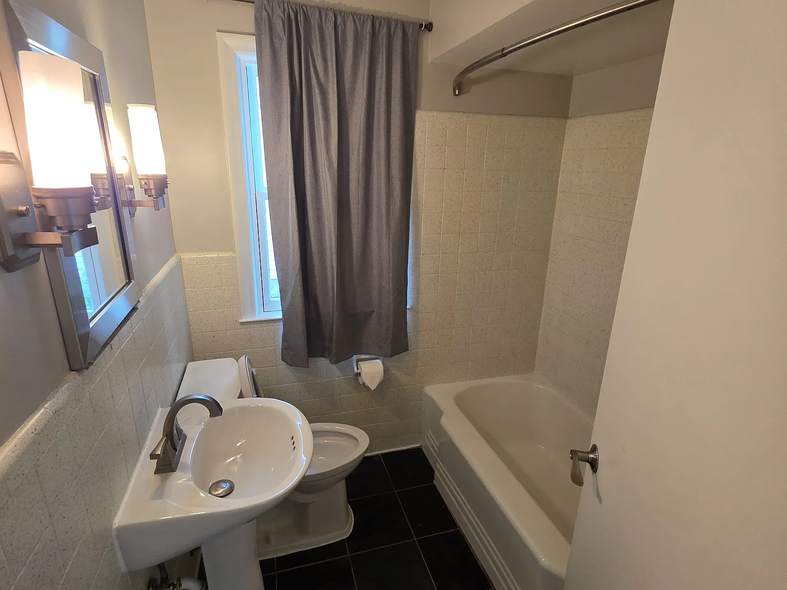 3 bed, 1750 sqft, $1,950 — Photo 3