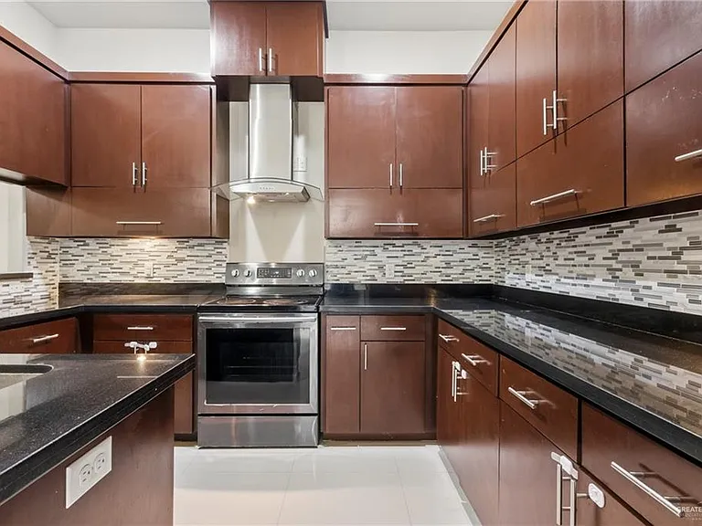 3016 S L St #2 — Photo 8