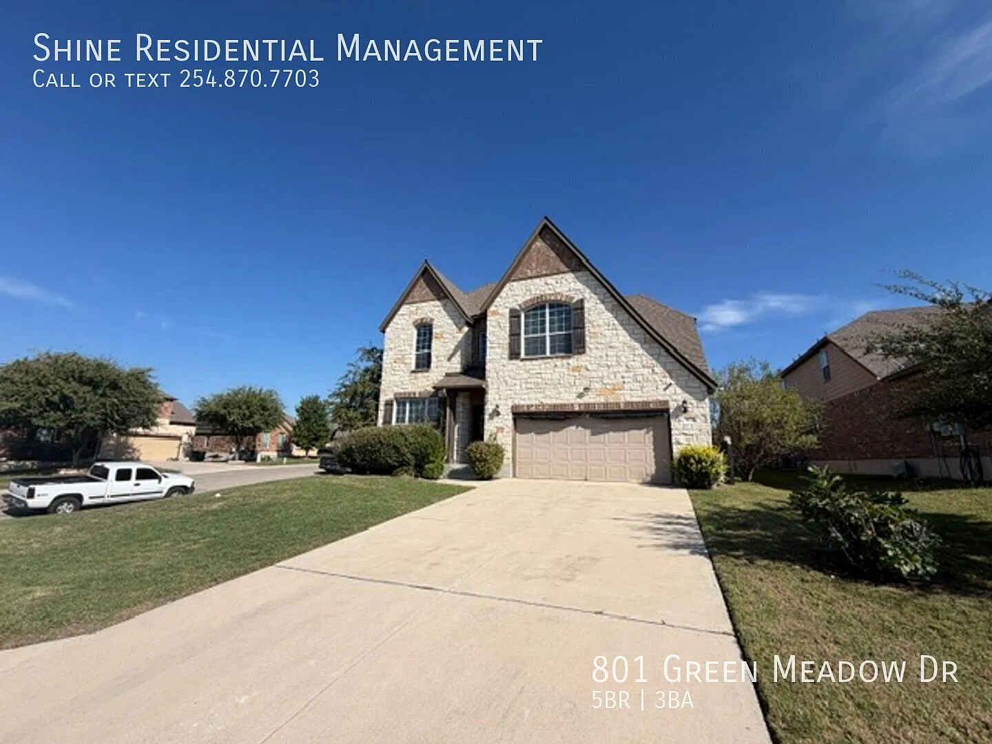 Beautiful Home with Upgraded Features and Spacious Living Areas — Photo 4