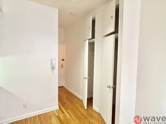 Rented by Wave Real Estate Group | media 6