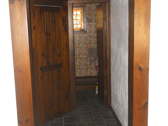 Den hallway