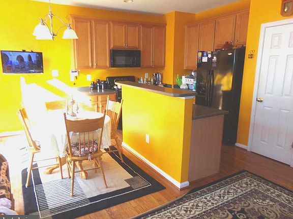 5th image of 8592 Wyngate Manor Ct