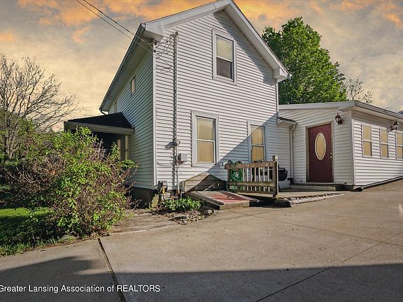 3rd image of 872 S Barnes St