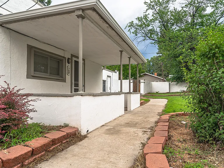 1118 E Platte Ave #B — Photo 1