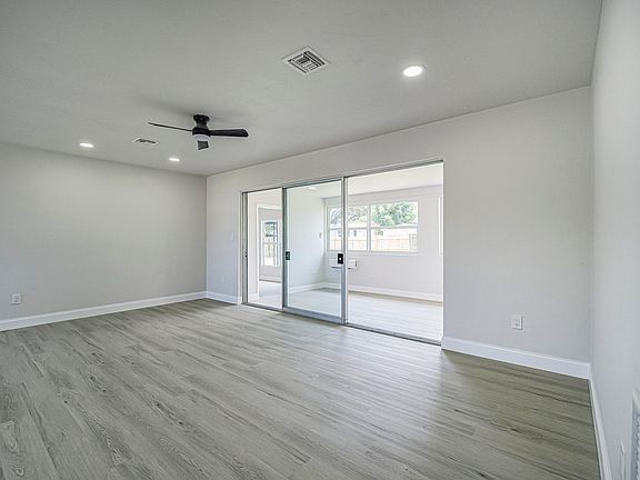 5th image of 375 Manly Avenue