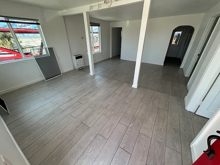 884 Ada St — Photo 3